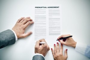 couple-signing-prenuptial-agreement